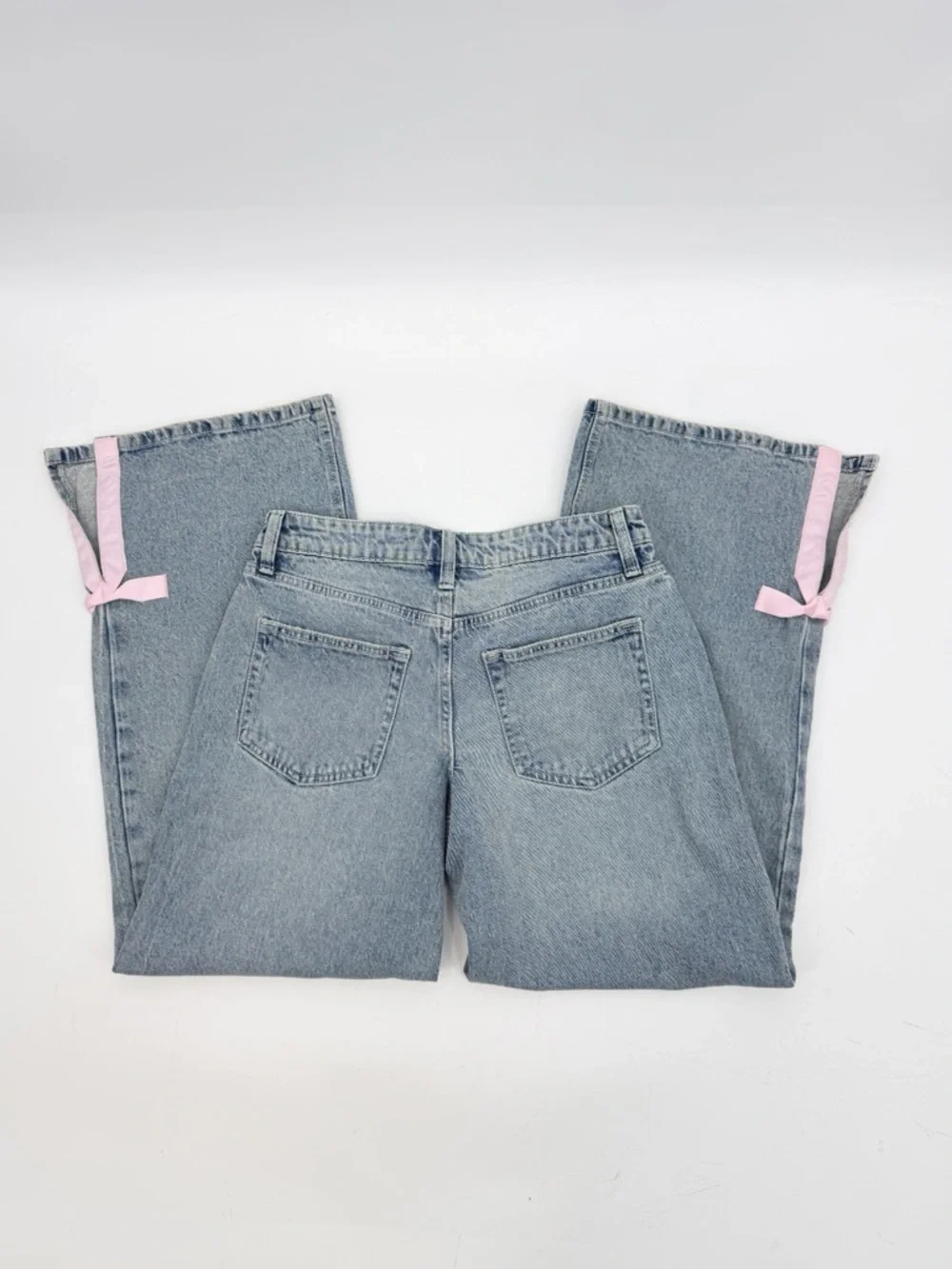 No Boundaries Wide Leg Jeans Light Wash Denim w/Pink Ribbon Detail Size 2 NWT - Picture 4 of 15